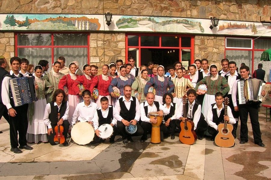 IzolaFolk: SICILIJA – Odpade zaradi bolezni v ansamblu