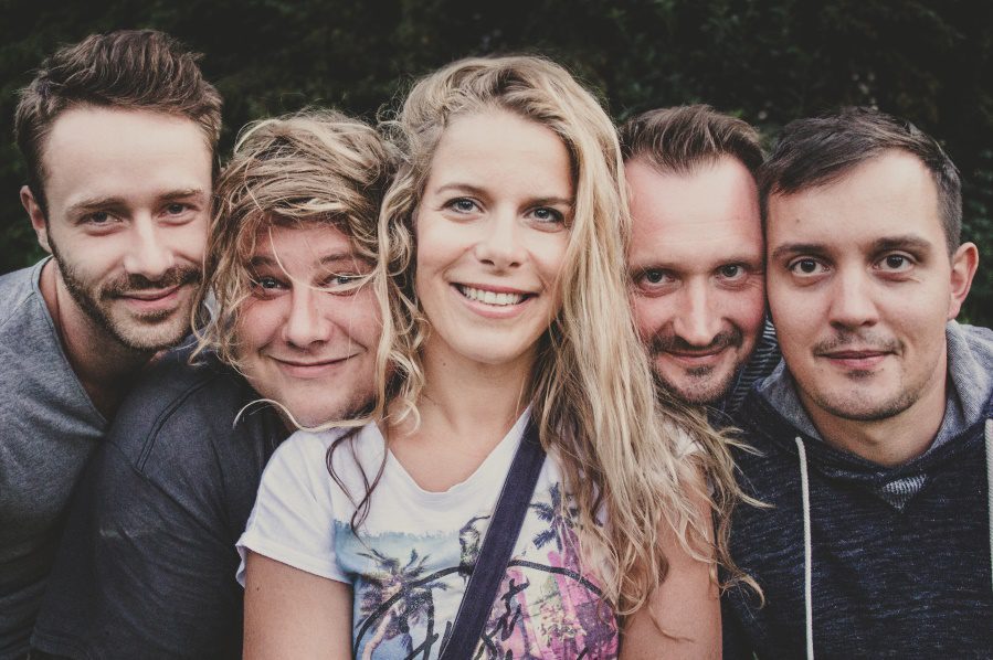 Anika Horvat & Band – ODPADE!