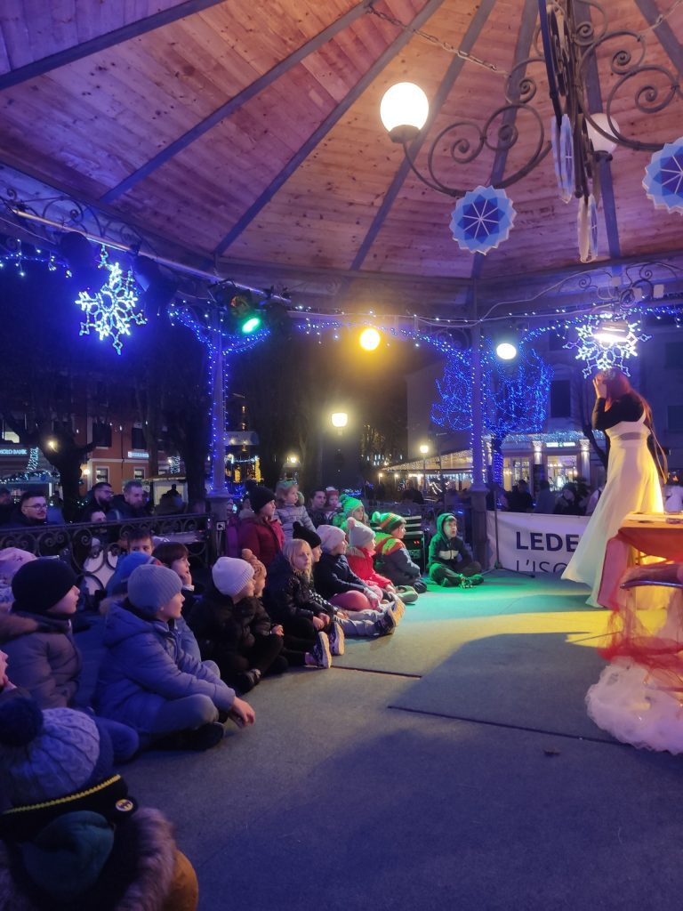 LEDENI OTOK – Snežinka išče Božička, 17.12.2023