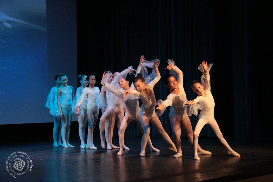 RDEČA KAPICA MALO DRUGAČE