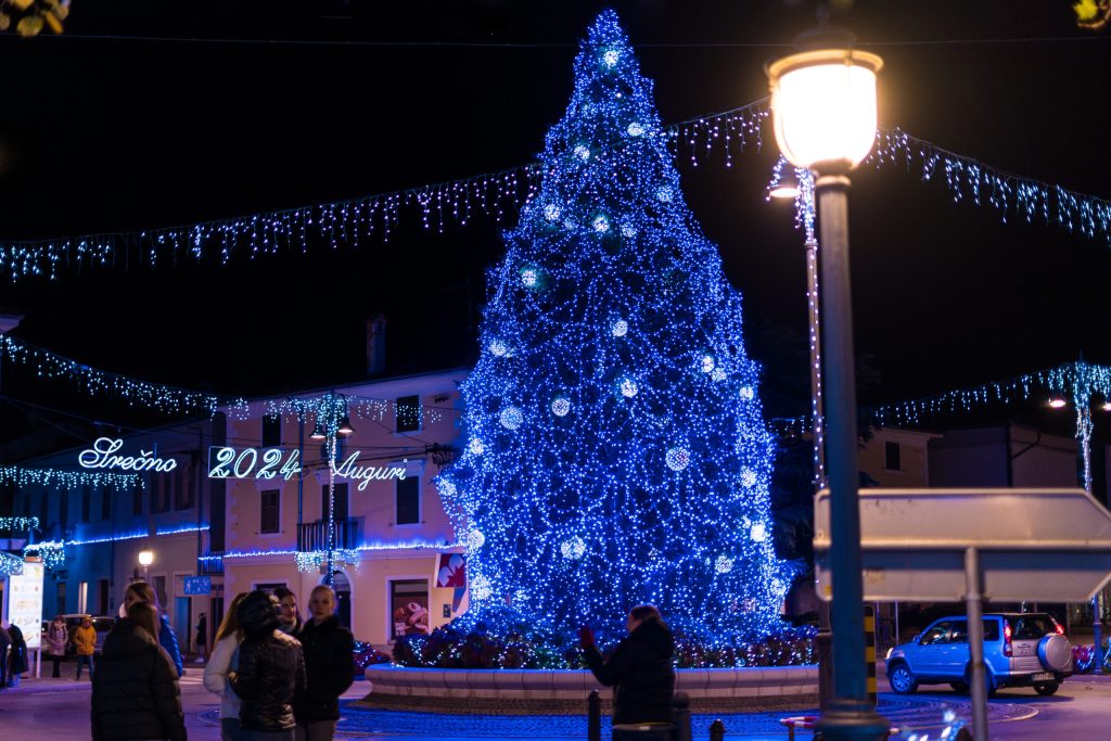 PRIŽIG NOVOLETNIH LUČI IN OTVORITEV DRSALIŠČA