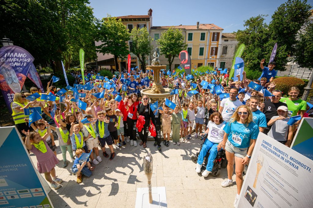 Slovenska bakla pri športnikih v Izoli
