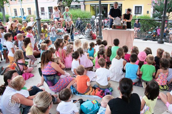 LUTKE BREZ MEJA – PUF v Izoli (avgust)