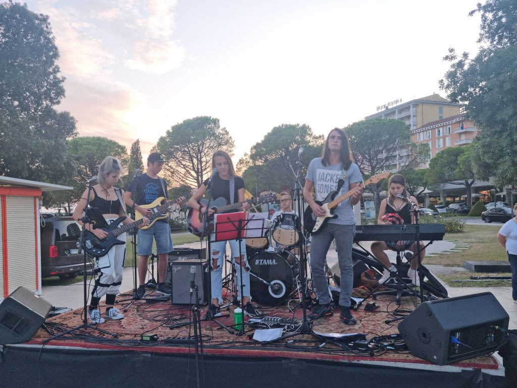 Popoldnevi v parku: skupina Riders prestavljeno