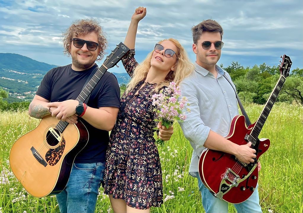 POLETJE V IZOLI – Anika z bandom