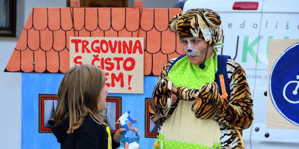 ČRTEK V MESTU