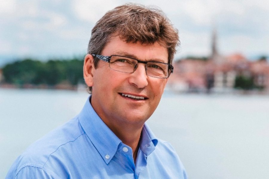 »… na štiri oči …«