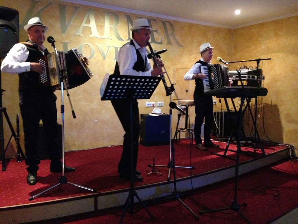 POLETJE V IZOLI: TRIO LIPA