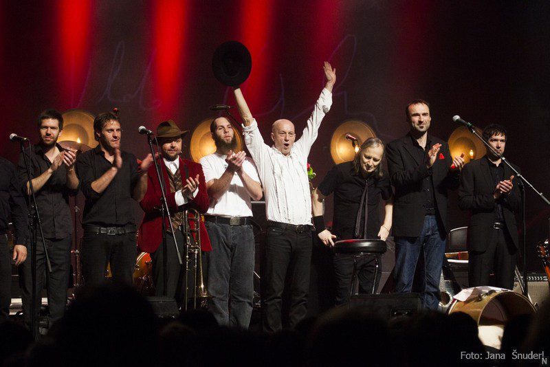 Vlado Kreslin in Mali bogovi