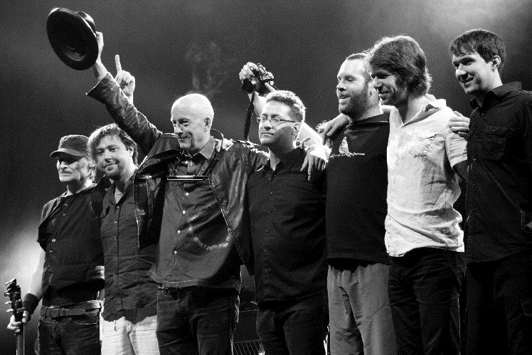 VLADO KRESLIN & MALI BOGOVI