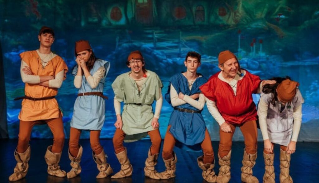 SNEGULJČICA (Gledališče Zarja Celje)