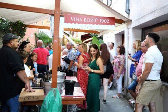 PRAZNIK OLJK, VINA IN RIB TUDI LETOS V ZNAMENJU TRADICIJE