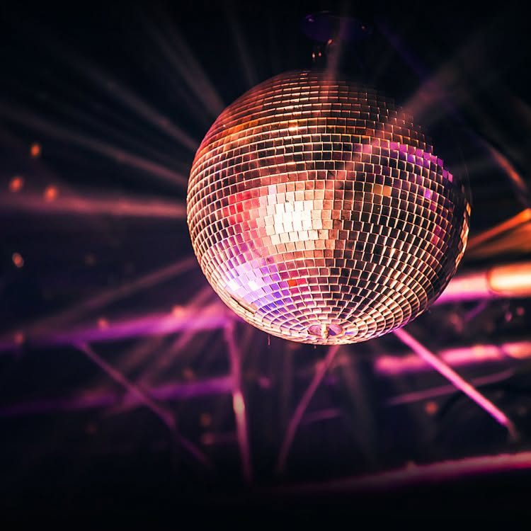 “DISCO FEVER” – zaključna produkcija Plesnega studia Petra