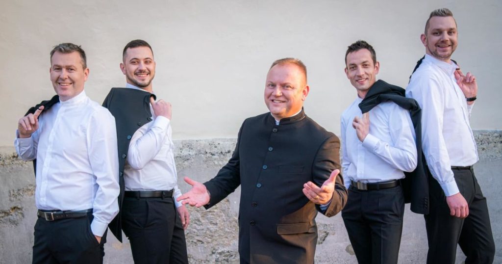 POLETJE V PARKU: KLAPA SKALA